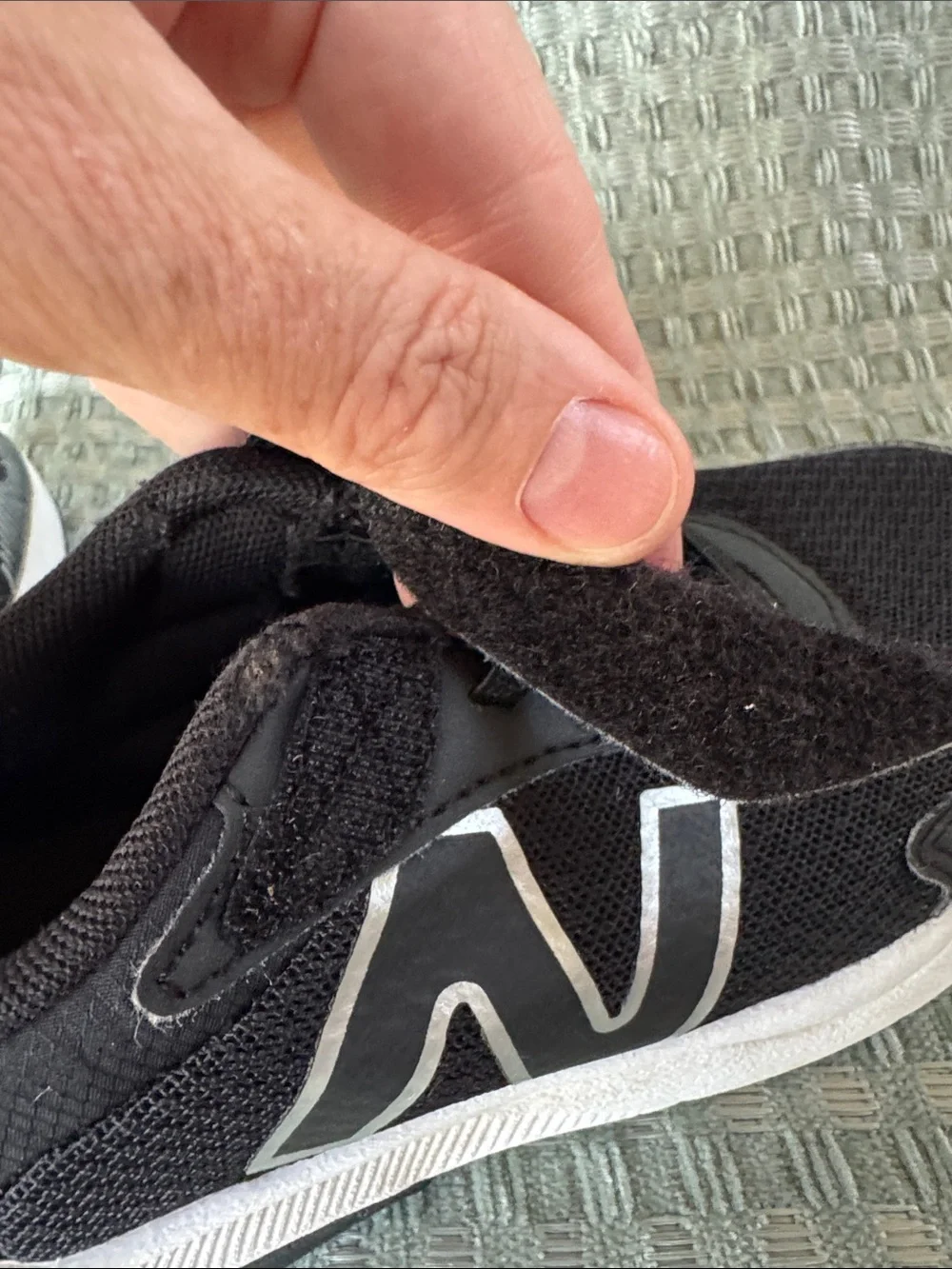 New Balance Kids 545V1 DynaSoft Running Shoes Black/White/Silver Size 11